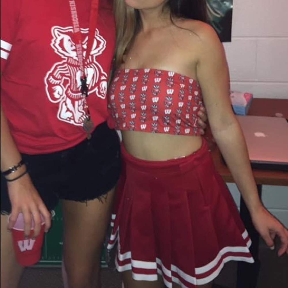 Red and white pleated skirt - Picture 3 of 3